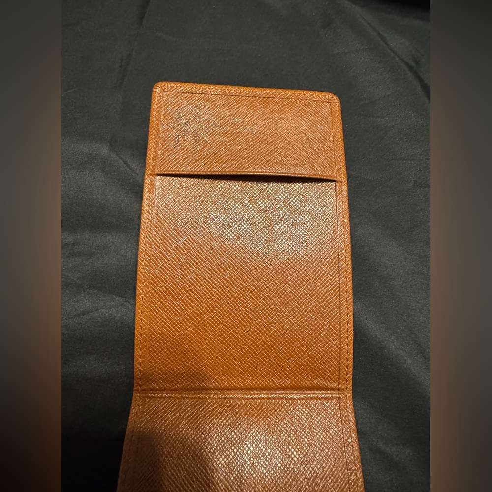 Louis Vuitton LV Taiga Leather Men's Wallet - Picture 8 of 10